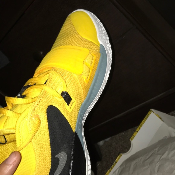 Nike’s - Picture 3 of 3